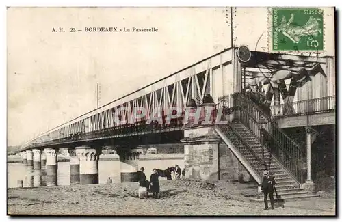 Bordeaux - La Passerelle - strolling man - Cartes postales