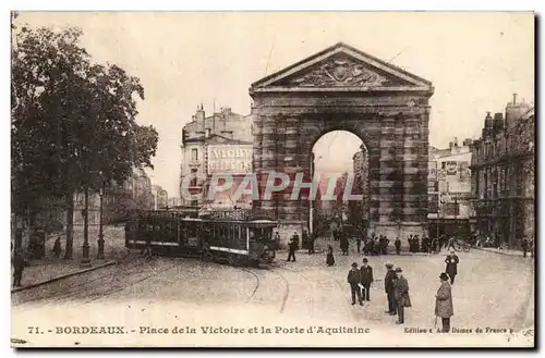 Bordeaux - Place de la Victoire et la Porte d'Aquitaine - tramway - curving rails - men in period