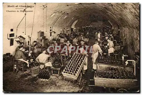 Epernay Cartes postales Moet et Chandon Chantiers de degorgement (vin vignoble)