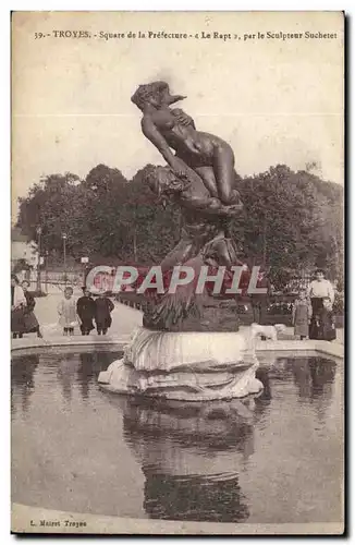 Troyes Ansichtskarte AK Square de la prefecture et statue Le Rapt par Suchetet