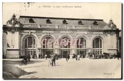 TRoyes Cartes postales la gare Le nouveau vestibule