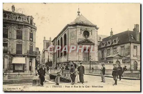 TRoyes Cartes postales Pont et rue de la Cite Hotel Dieu