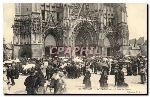 TRoyes Cartes postales La cathedrale Sortie de messe