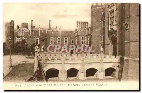 Grande Bretagne Great Britain Ansichtskarte AK West front and moat bridge Hampton Court palace