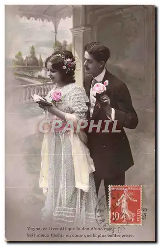 Fantaisie - Couple - Voyez ce livre dit que le don d&#39une rose sait mieux flechir un coeur - Cartes postales