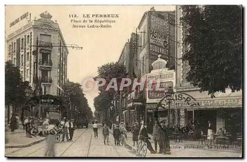 Le Perreux Ansichtskarte AK Place de la Republique Avenue Ledru Rollin TOP