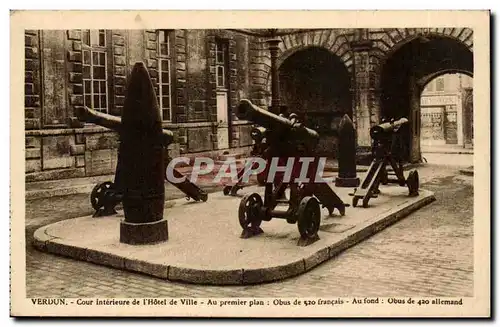 Verdun - Cour Interieur de l&#39hotel de Ville - canon - obus de 20 francais et allemands- 1917 - CP