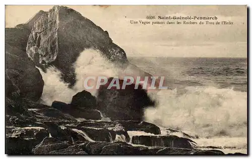 saint Guenole Penmarch - Une Vague passant dans les rochers du Trou l&#39Enfer - Cartes postales