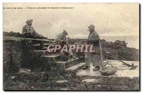 La vie a la mer Ansichtskarte AK Pecheurs attendant le moment d&#39embarquer (peche)