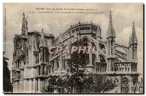 Reims - dans ses annees de bombardement 1914 1917 - La Cathedrale - Vue d'Ensemble - Cartes postales