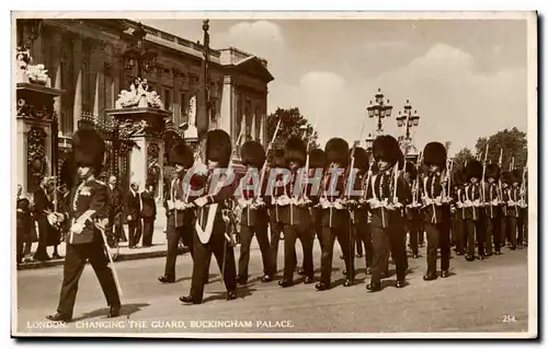 Angleterre - England - London - Londres Changing The Guard - Buckingham Palace - Ansichtskarte AK