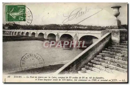 Tours Cartes postales Le pont de pierre sur la Loire