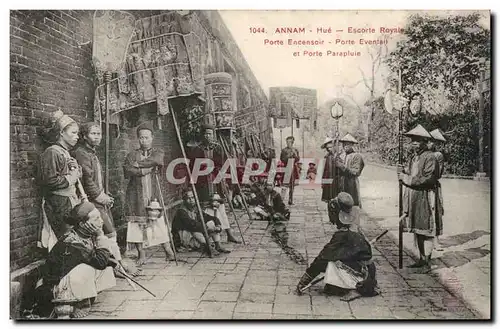 Annam Hue Cartes postales Escorte royale Porte Encensoir Porte eventail et porte parapluie Indochine Indochina T