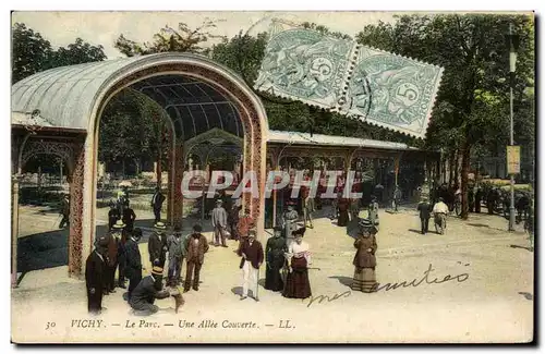 Vichy - Le Parc - Une Allee Couverte - Ansichtskarte AK