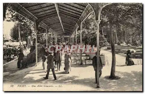 Vichy - Une Allee Couverte - Cartes postales