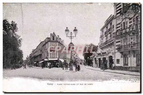 Vichy - Place Victor Hugo - et rue de Nimes - Cartes postales