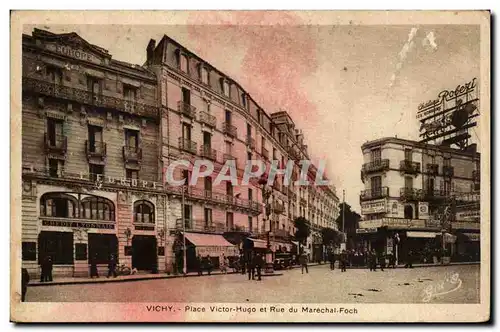 Vichy - Place Victor et Rue du Marechal Foch - Cartes postales