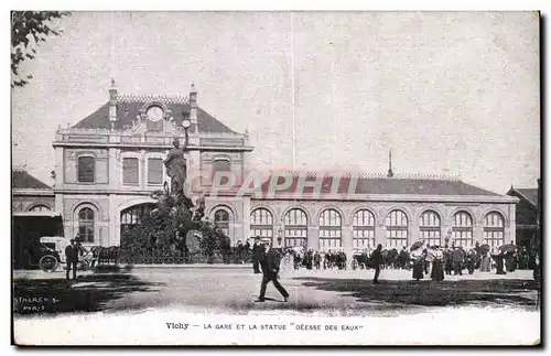 Vichy - La Gare et la Statue Deese des Eaux - Cartes postales