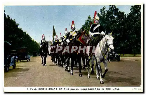 Great Britain Ansichtskarte AK A full king&#39s guard of the royal Horseguards in the hall Londres London