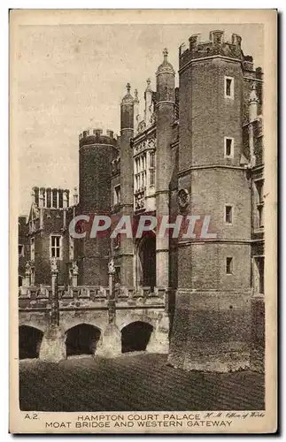 Grande Bretagne Grande Bretagne Ansichtskarte AK Hampton Court Palace Moat Bridge and western gateway