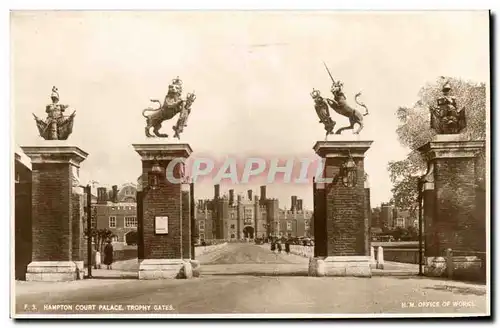 Grande Bretagne Grande Bretagne Ansichtskarte AK Hampton court palace Trophy gates