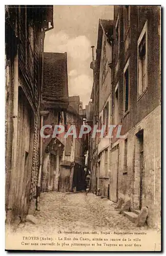 Troyes - La Rue des Chats situee au centre de la ville - Cartes postales