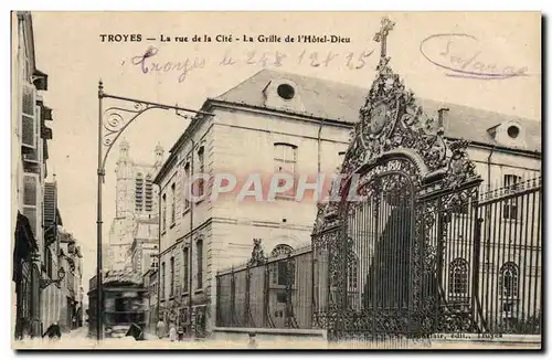 Troyes - La Rue de la Cite - La Grille de l'Hotel Dieu - Cartes postales