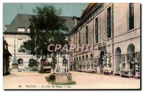 Troyes Cartes postales Le cour du musee