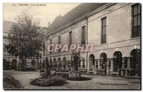 TRoyes Cartes postales Cour du musee