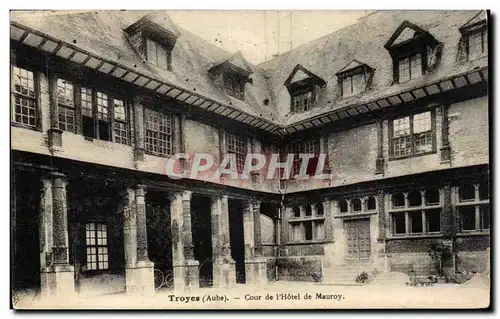 TRoyes Cartes postales Cour de l'hotel de Mauroy