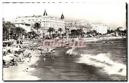 Cannes Cartes postales La plage de la croisette et les hotels