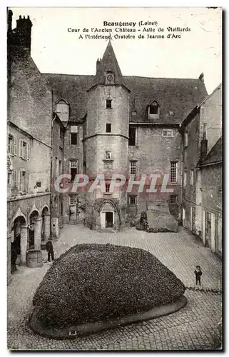 Beaugency Ansichtskarte AK Cour de l&#39ancien chateau de vieillards Oratoire de Jeanne d&#39arc a l&#39interieur