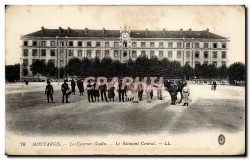 Montargis Cartes postales Les casernes Gudin Le batimetn central