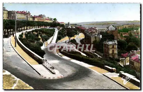 Angouleme Cartes postales Les remparts et vue sur le quartier St Martin