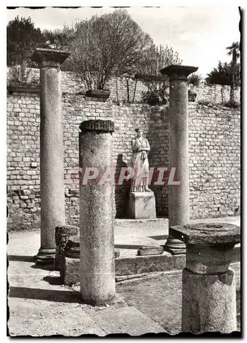 Cartes postales moderne Vaison la Romaine Portique de Pompee et statue de Sabine