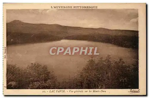 Cartes postales Auvergne Le lac Pavin Vue generale sur les Monts Dore