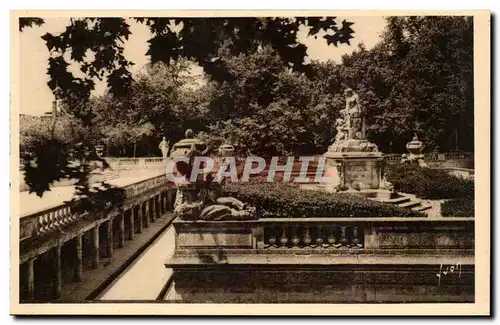 Nimes Cartes postales Jardin de la fontaine Les bains romains