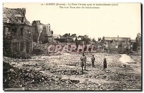 Albert - La Place d'armes apres la bombardement 1916 - Cartes postales