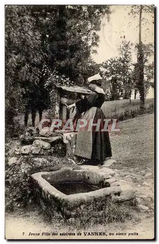 Environs de Vannes - Jeaune Fille - Un Vieux Puit - Ansichtskarte AK