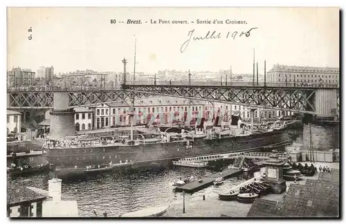 Cartes postales Brest Le pont ouvert Sortie d&#39un croiseur (bateau)