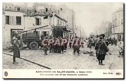 Cartes postales Explosion de Saint Denis 4 mars 1916 Une grande rue et les maisons voisines (pompiers gendarme p
