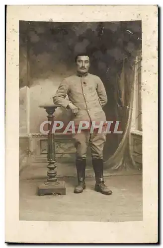 Militaria - Sodat - Soldier leaning againt podium - Cartes postales