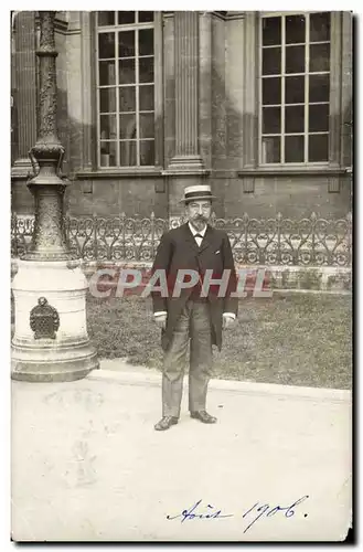 CARTE PHOTO Paris Bourgeois dans un parc (costume)