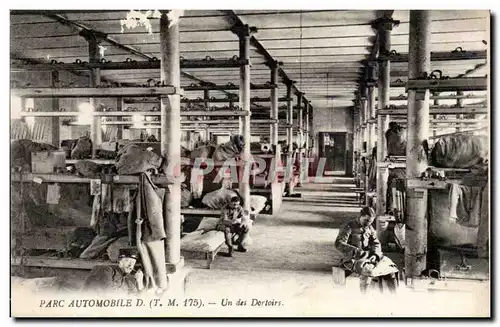 Cartes postales Militaria Parc automobile Un des dortoirs