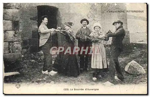 Auvergne - Types Auvergne - La Bouree - sabots - danse - musique Cartes postales