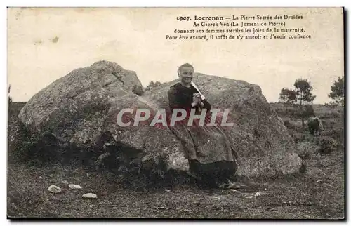 Locronan - La Pierre Sacree des Druides - Jeune Fille - Ansichtskarte AK