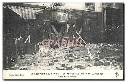 Paris - Les Zeppelins sur Paris - Crimes Odieux - des Pirates Boches- effet de bombe - Cartes postales