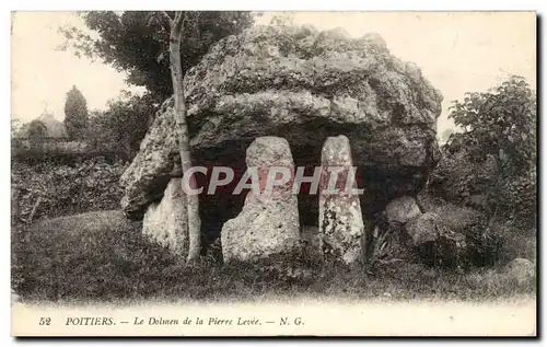 Ansichtskarte AK Menhir Dolmen Poitiers Le dolmen de la pierre levee