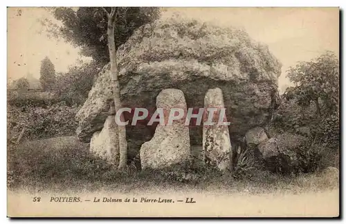 Ansichtskarte AK Menhir Dolmen Poitiers Le dolmen de la pierre levee