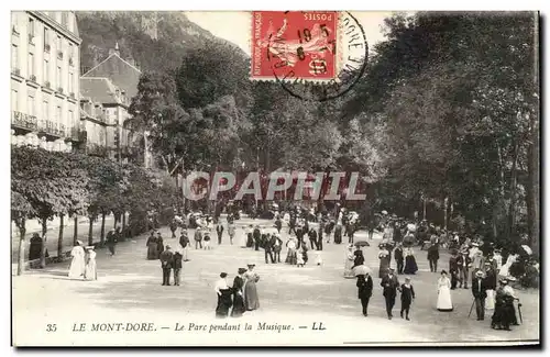 Ansichtskarte AK Le Mont Dore Le parc pendant la musique